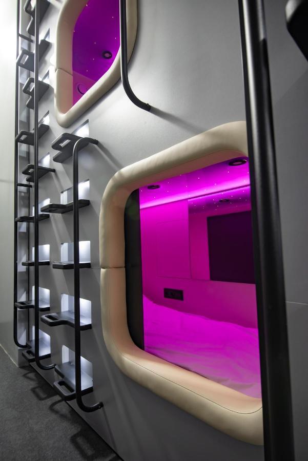 Capsule Hotel Constellation 91 Lviv Exterior photo