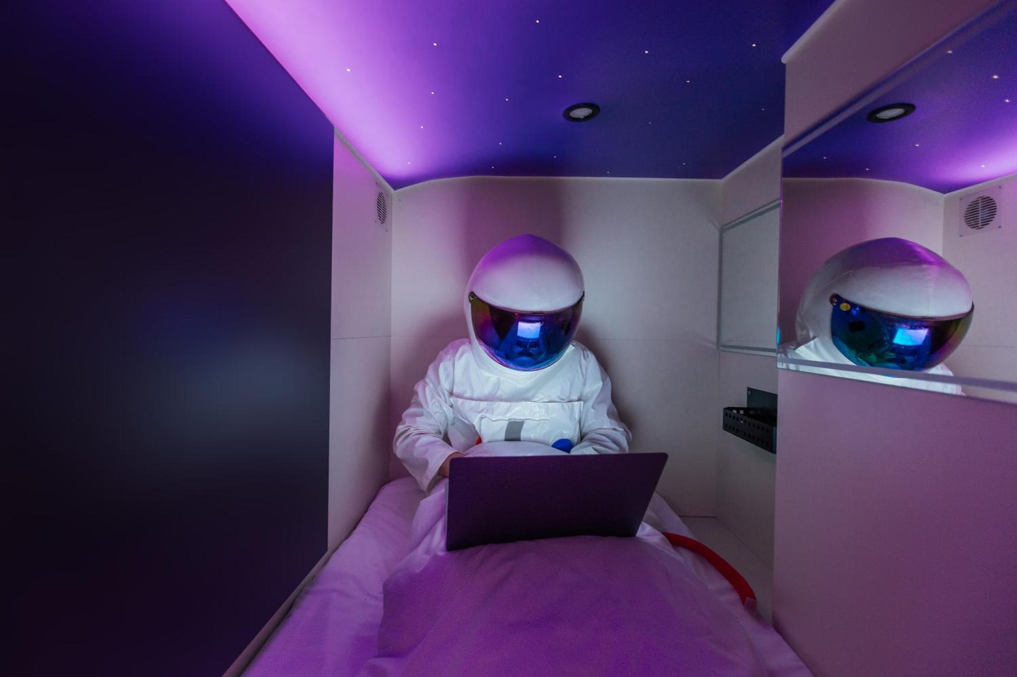 Capsule Hotel Constellation 91 Lviv Exterior photo